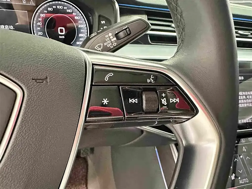 Audi A8 — фото 4