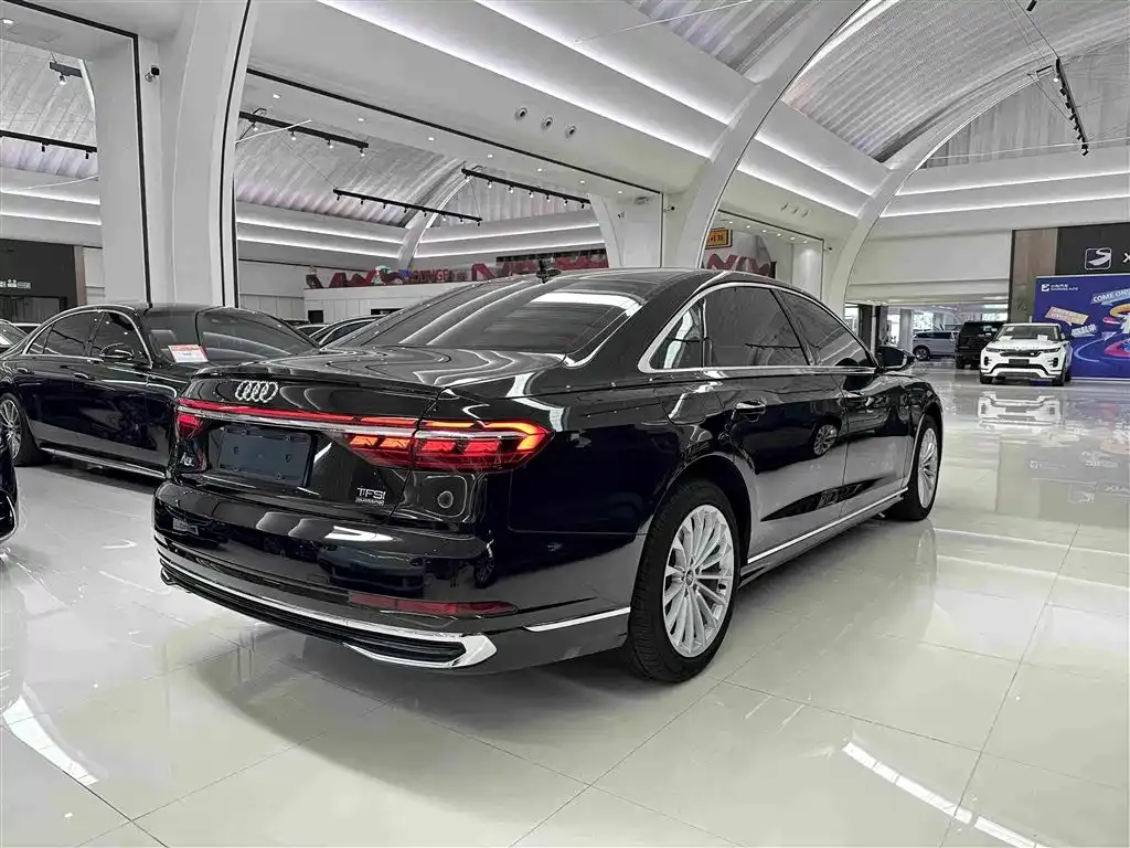 Audi A8 — фото 5