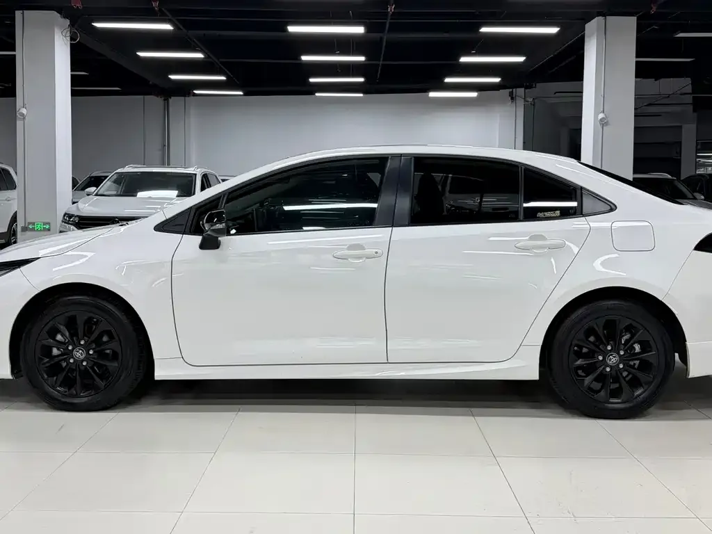 Toyota Corolla — фото 8