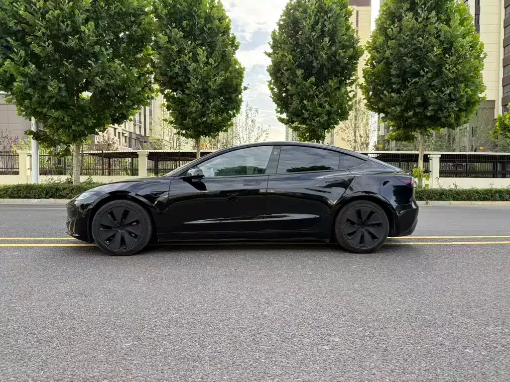 Tesla Model 3 — фото 3