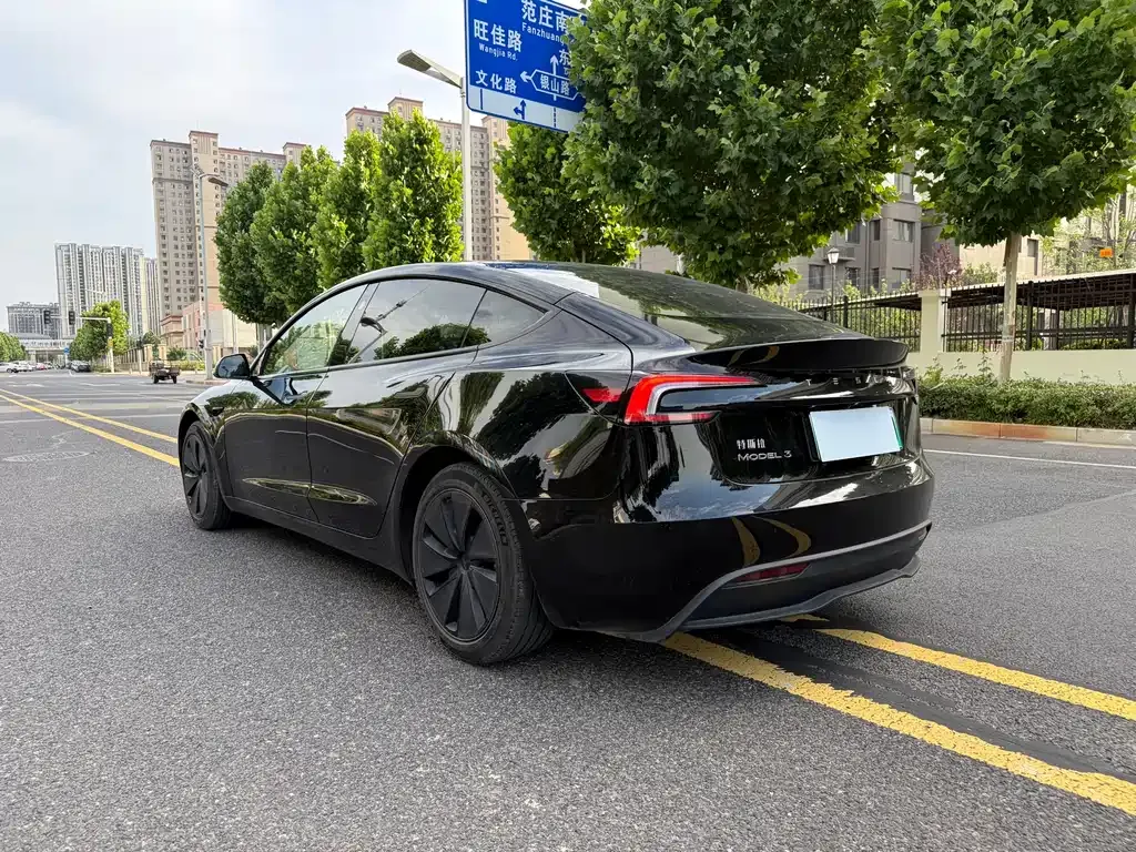 Tesla Model 3 — фото 8