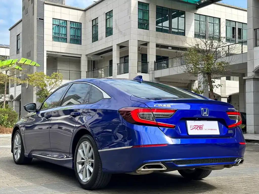 Honda Accord — фото 7
