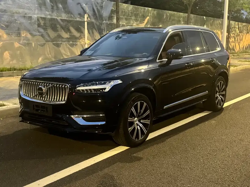 Volvo XC90 — фото 1
