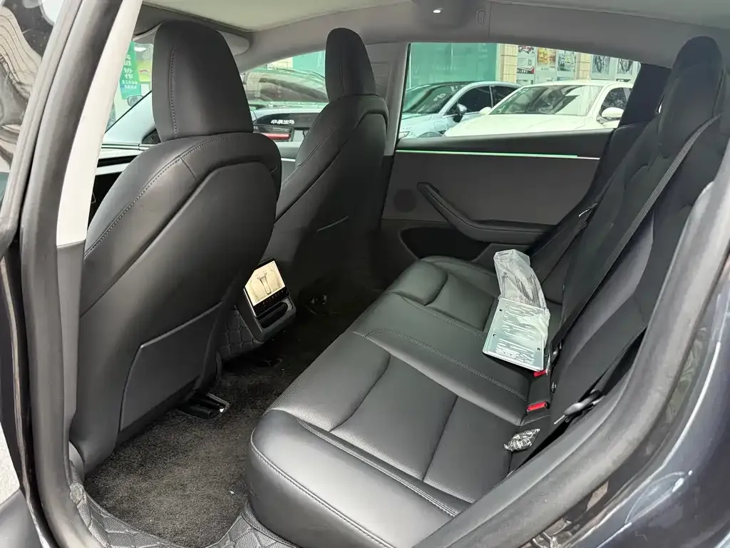 Tesla Model 3 — фото 3