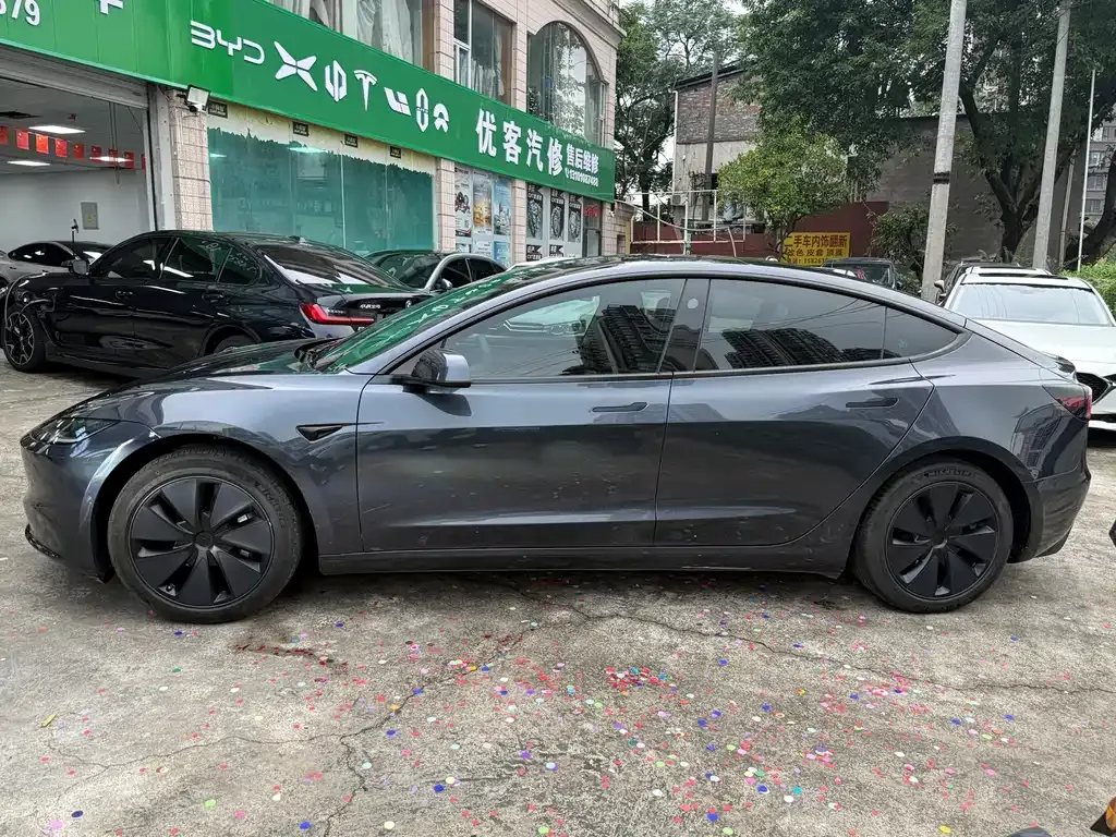 Tesla Model 3 — фото 10