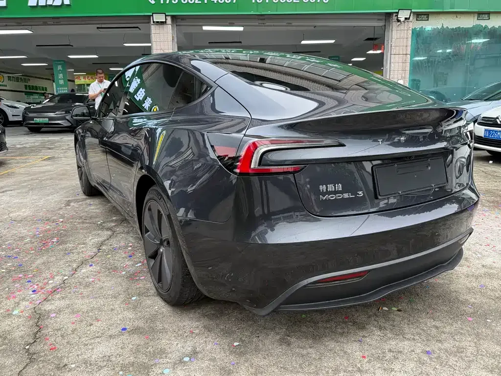 Tesla Model 3 — фото 6