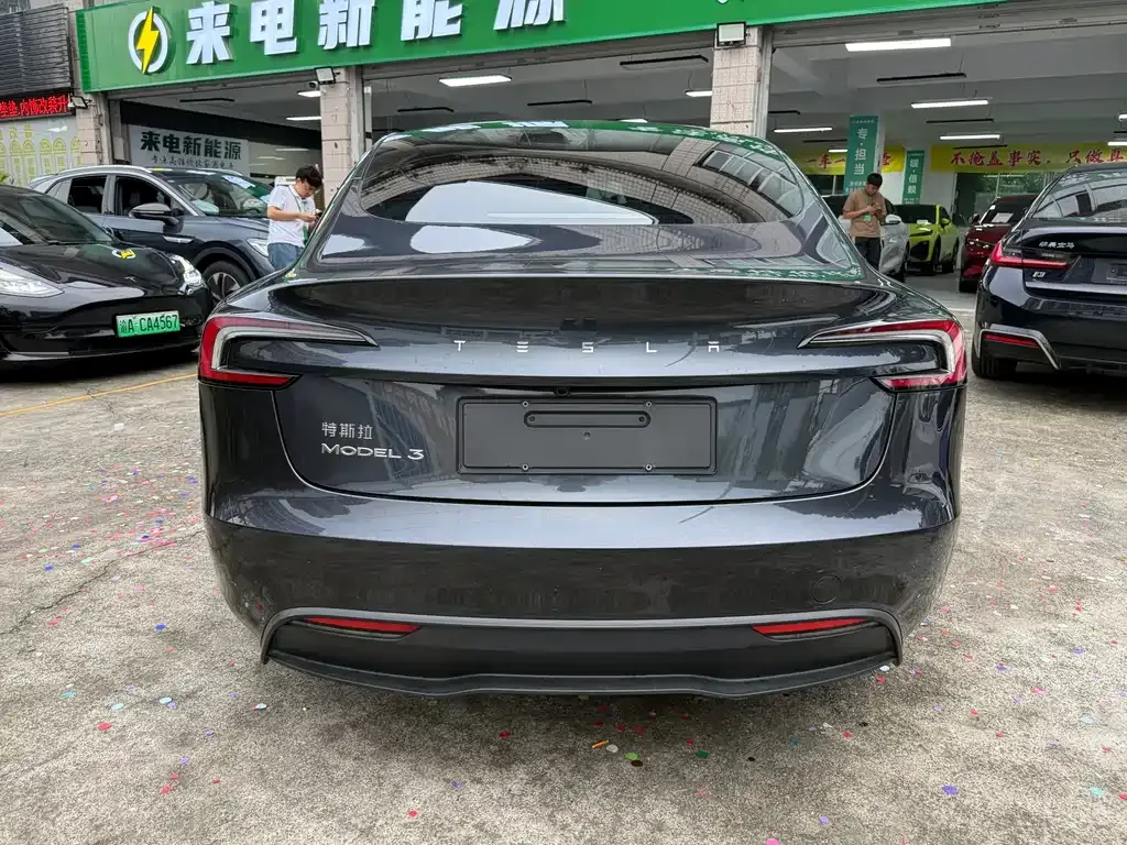 Tesla Model 3 — фото 8