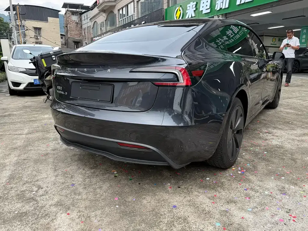 Tesla Model 3 — фото 4