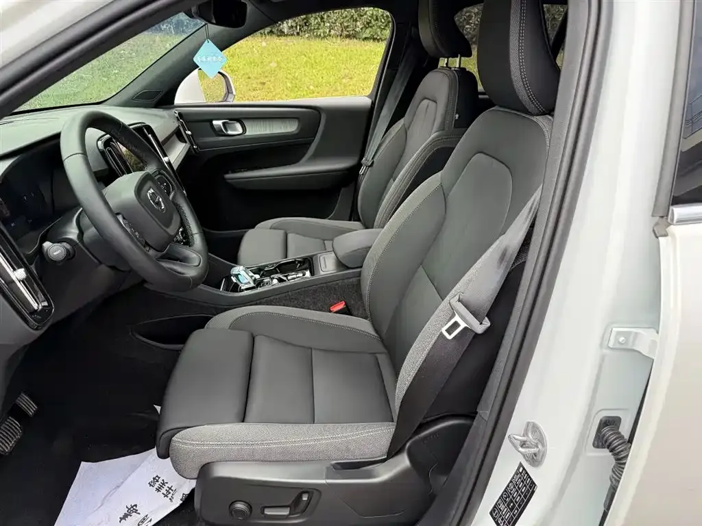 Volvo XC40 2023 из CN, фото 4