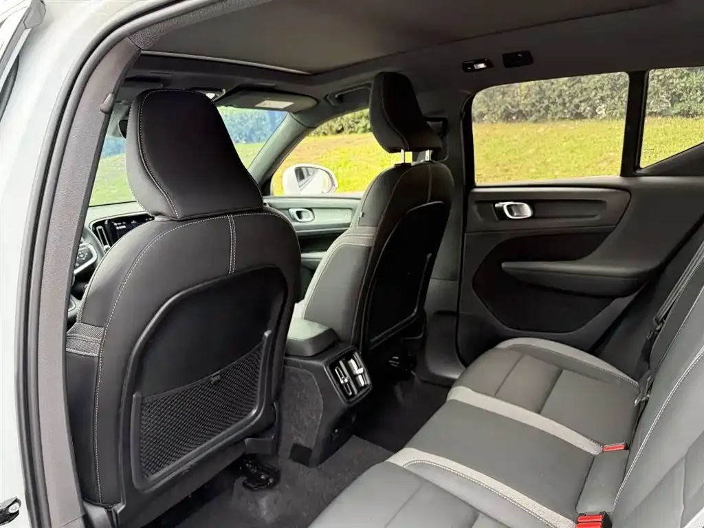 Volvo XC40 2023 из CN, фото 3
