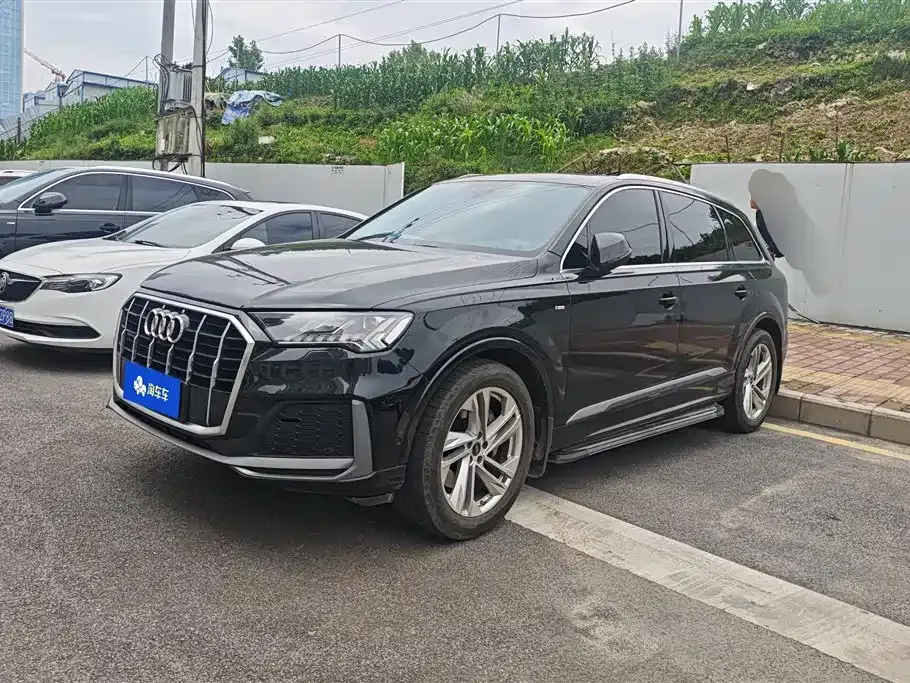 Audi Q7 — фото 1