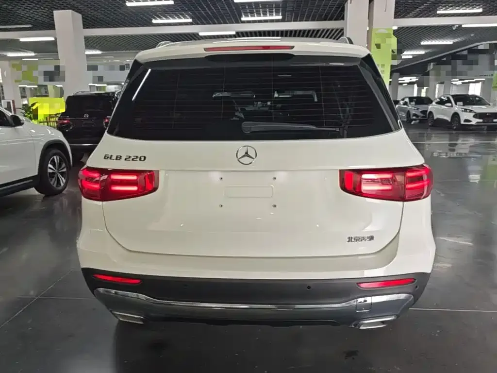 Mercedes-Benz GLB — фото 2