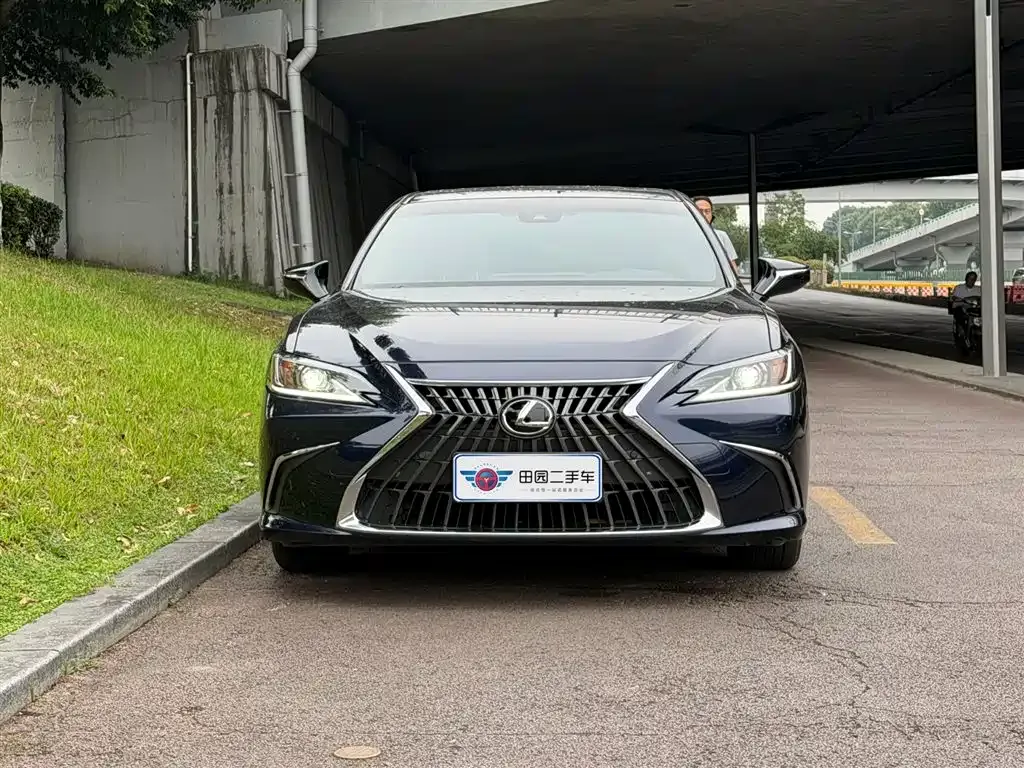 Lexus ES — фото 10