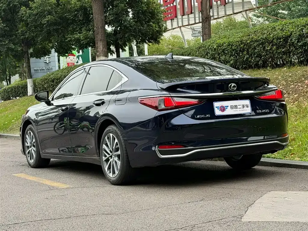 Lexus ES — фото 8