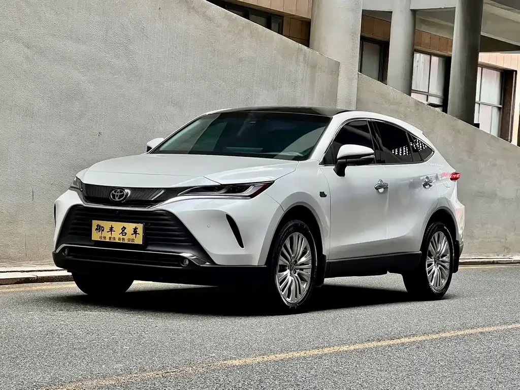 Toyota Harrier — фото 1