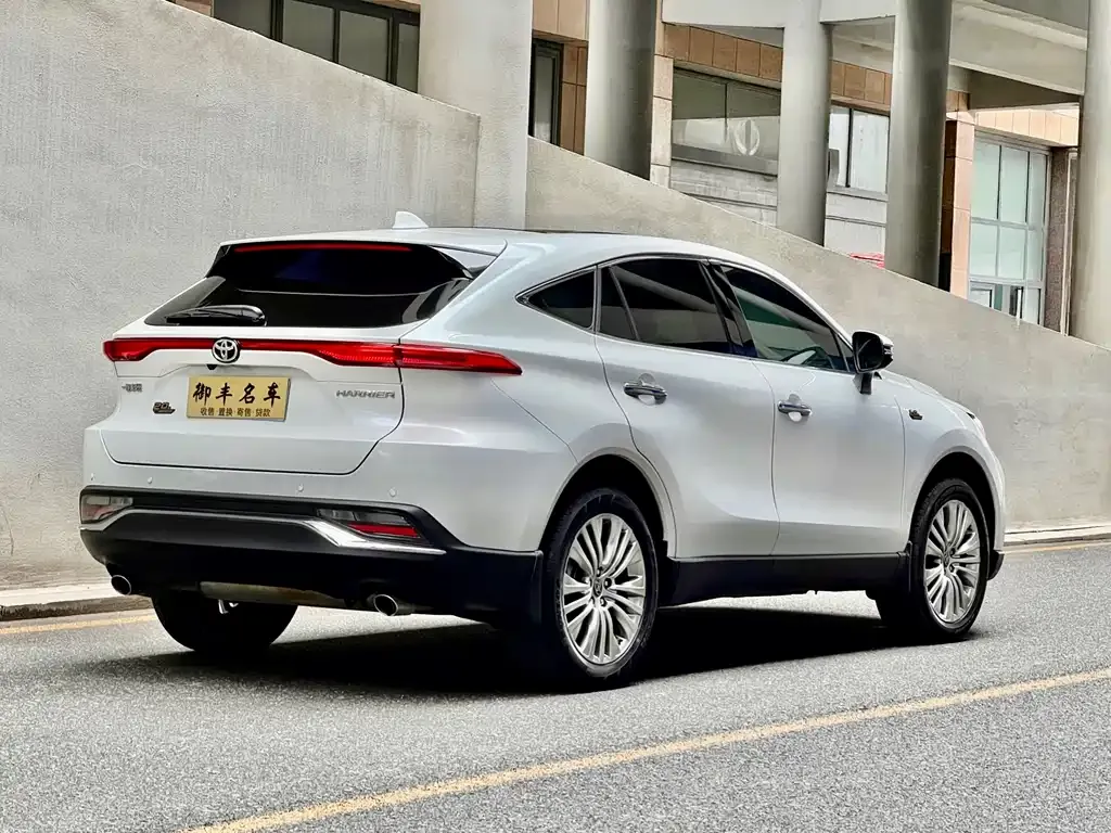 Toyota Harrier — фото 6