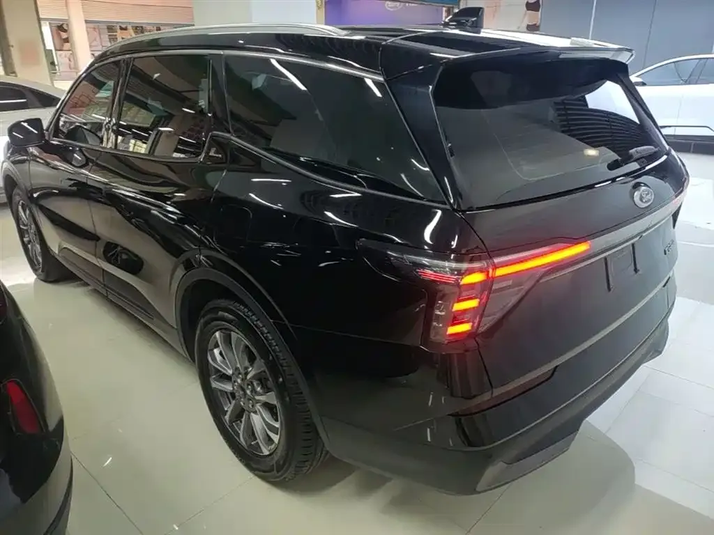 Ford Edge — фото 10