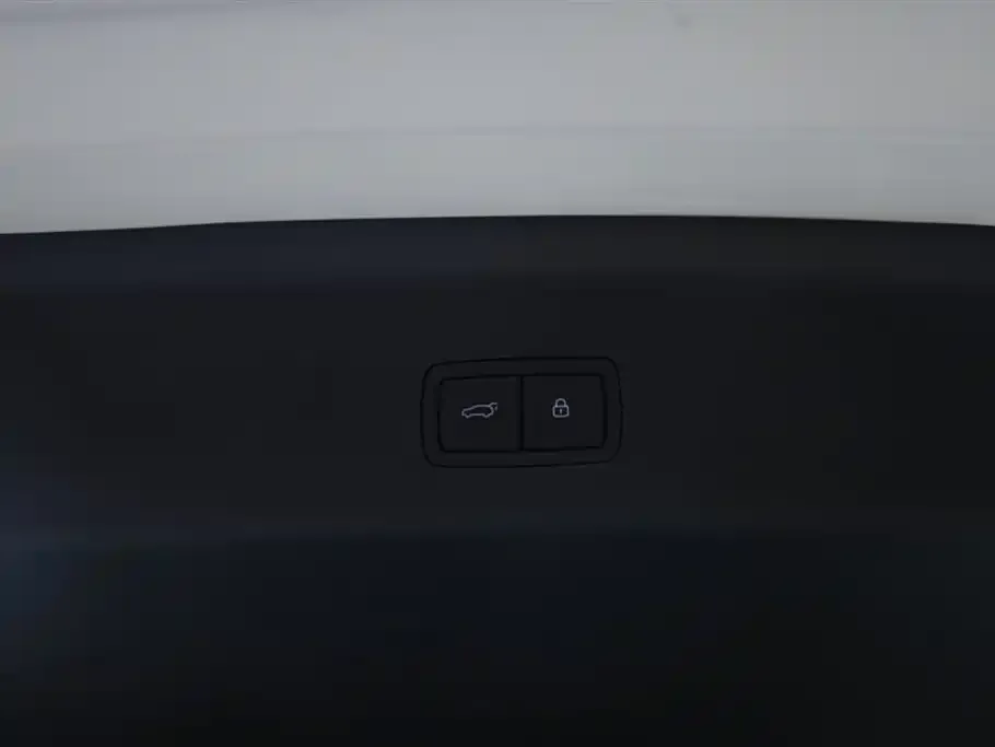 Li Auto i8 — фото 4