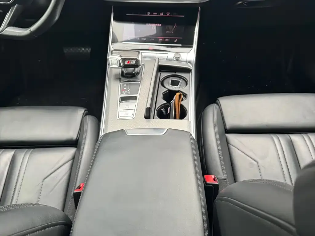 Audi A7 2021 из CN, фото 2