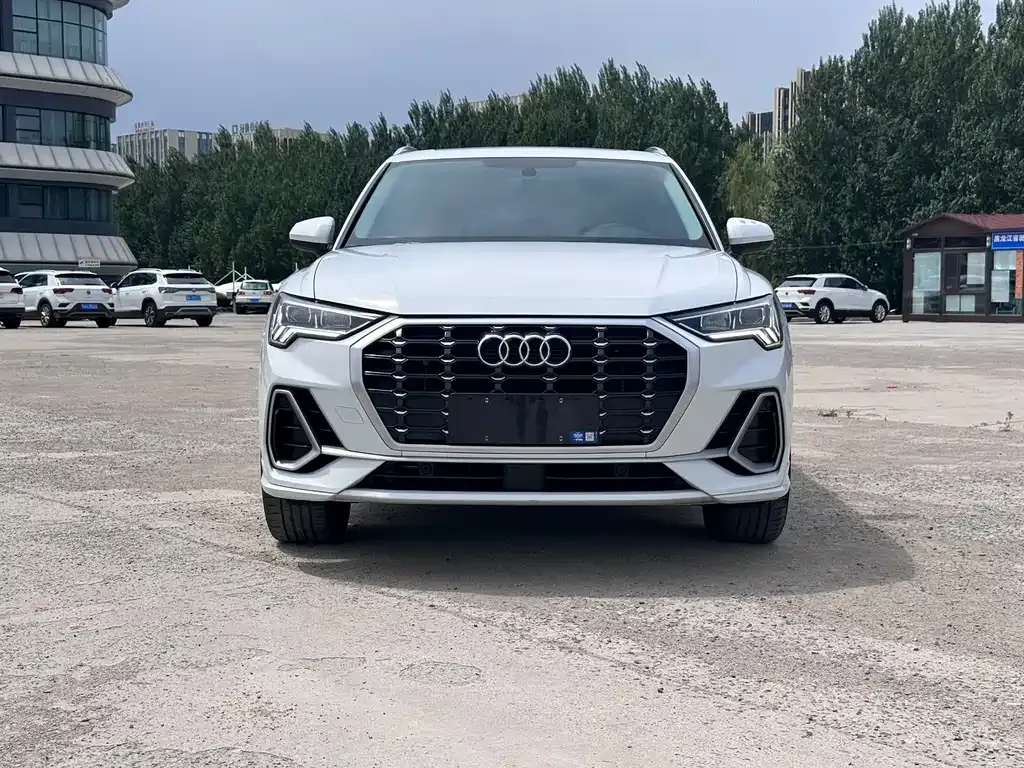 Audi Q3 — фото 10