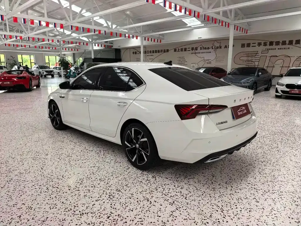 Skoda Octavia — фото 7