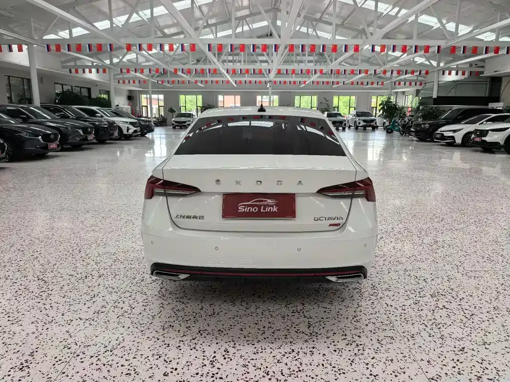Skoda Octavia — фото 10