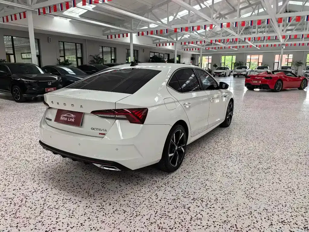Skoda Octavia — фото 4