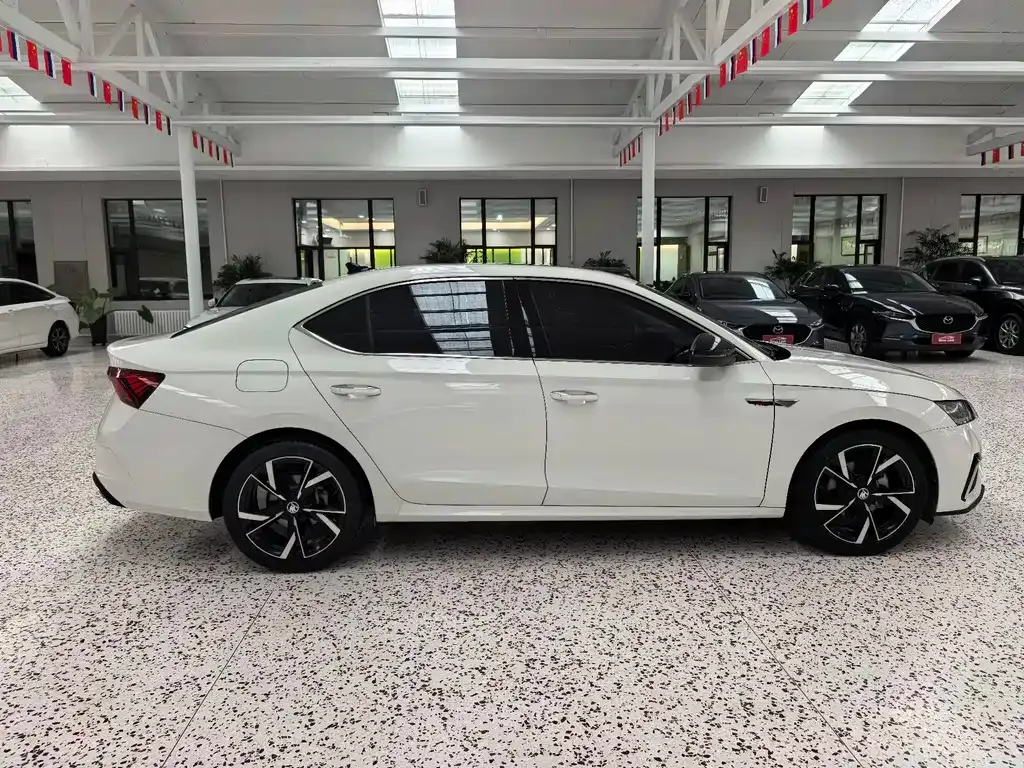 Skoda Octavia — фото 9