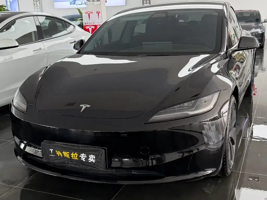 Tesla Model 3 — фото 1