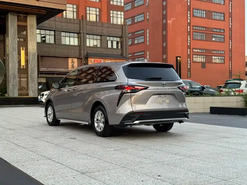 Toyota Granvia 2024 из CN, фото 8