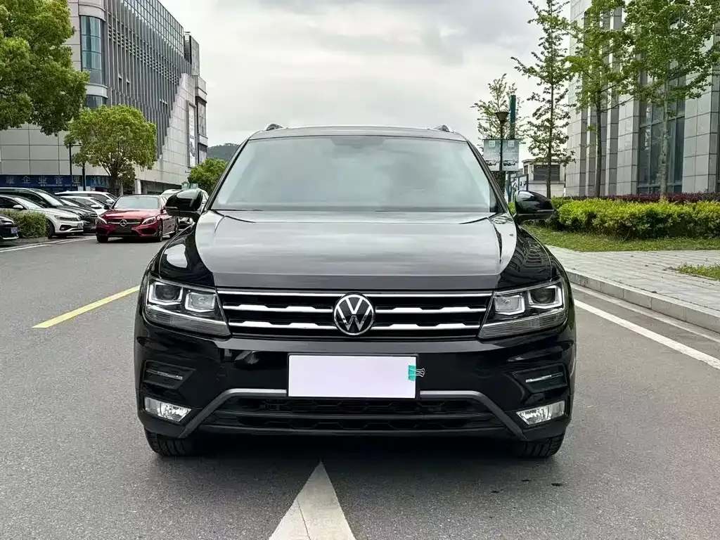 Volkswagen Tiguan L — фото 6