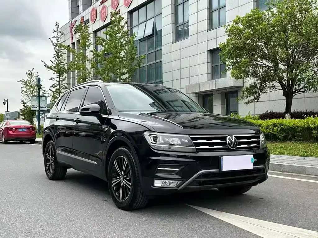 Volkswagen Tiguan L — фото 5
