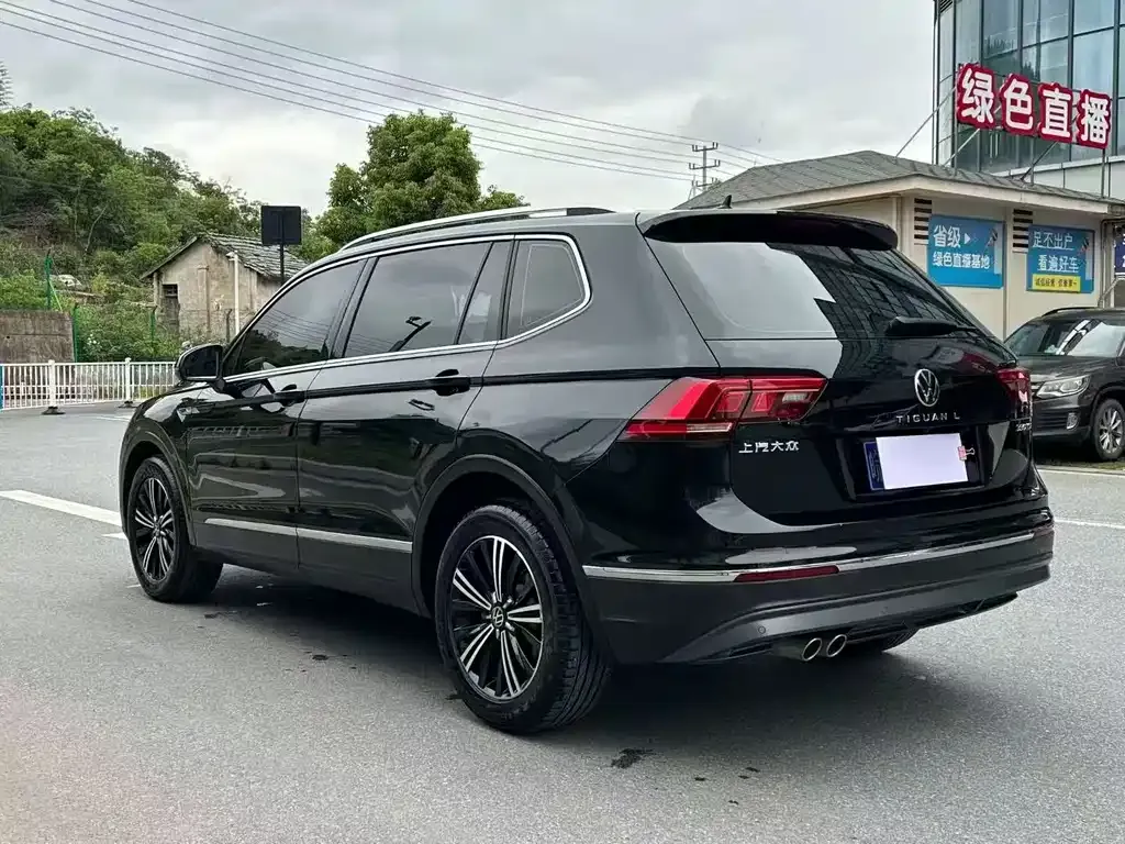Volkswagen Tiguan L — фото 10