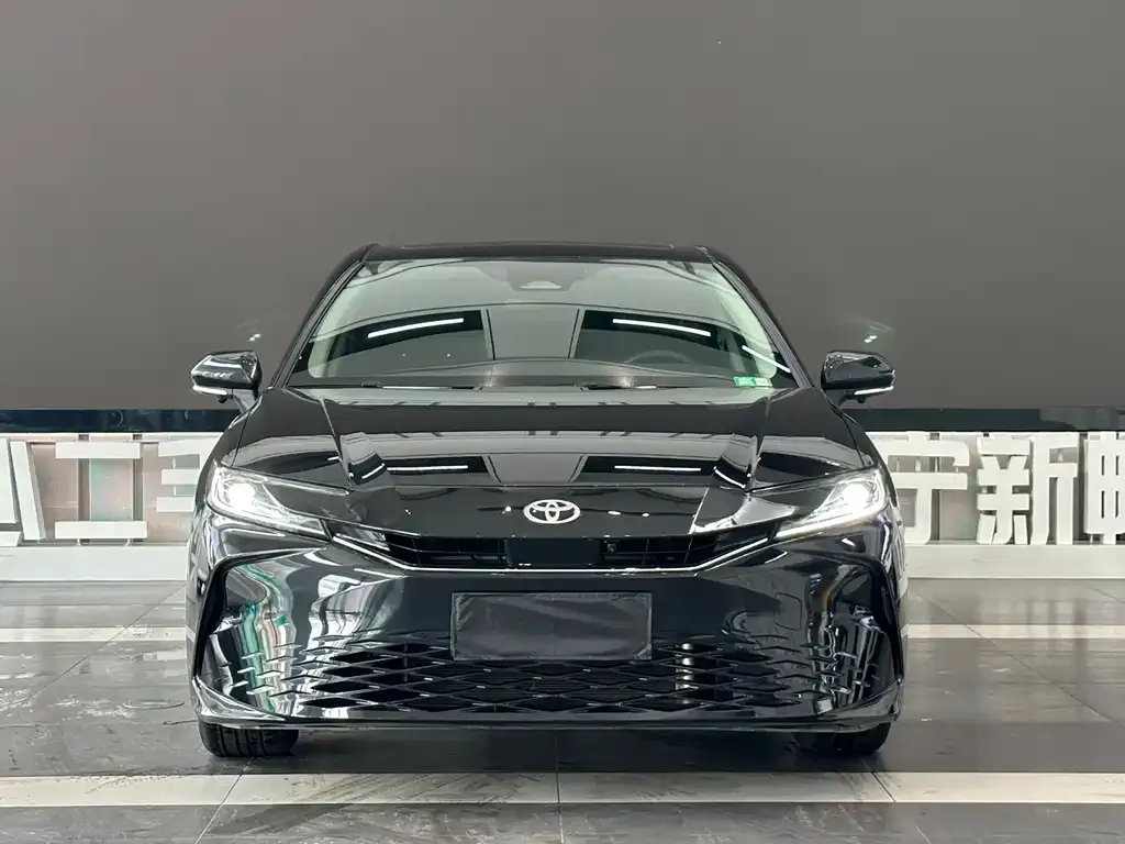 Toyota Camry — фото 5