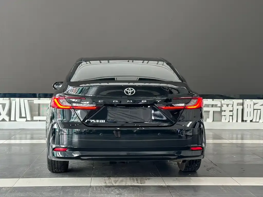 Toyota Camry — фото 3