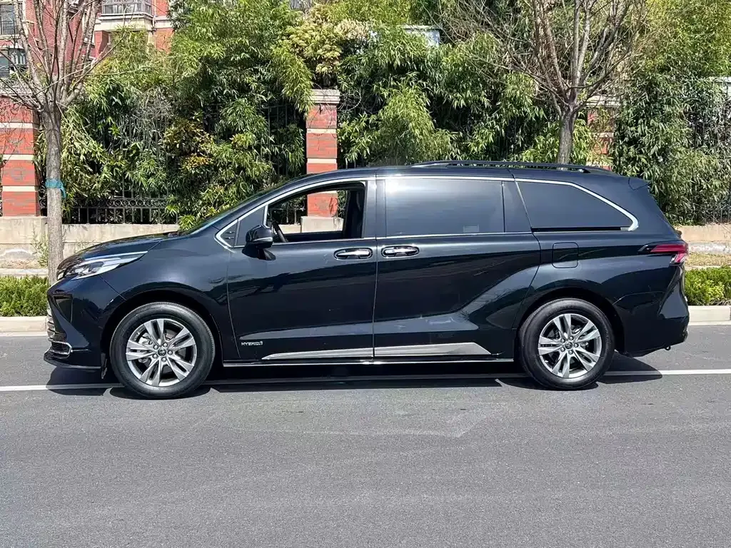 Toyota Sienna — фото 7