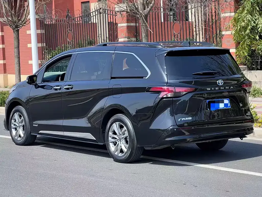 Toyota Sienna — фото 6