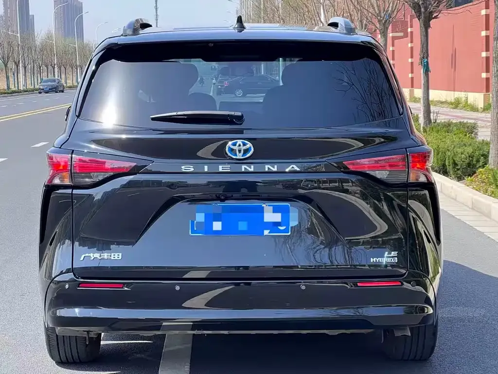 Toyota Sienna — фото 3