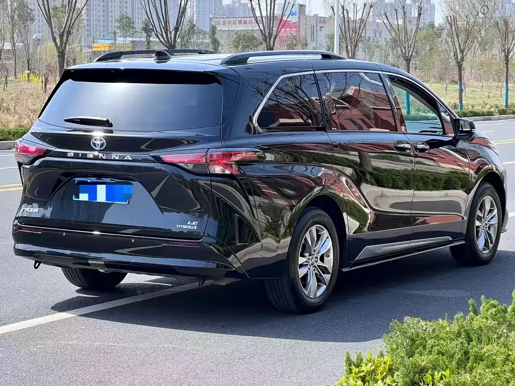 Toyota Sienna — фото 8