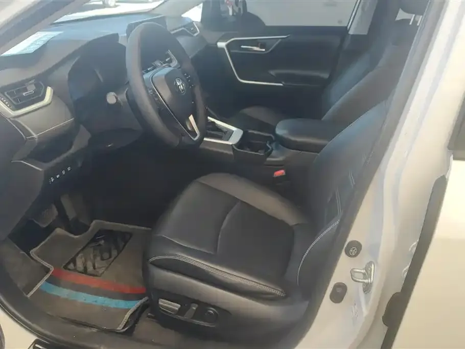 Toyota RAV4 2024 из CN, фото 2