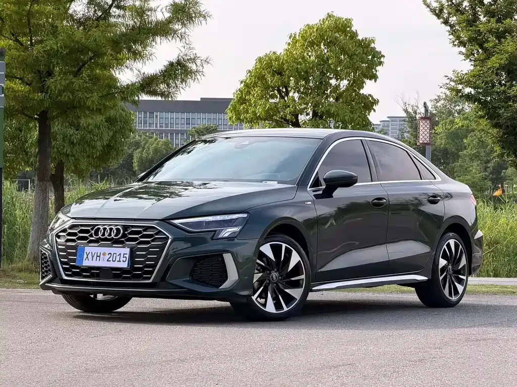 Audi A3 — фото 1