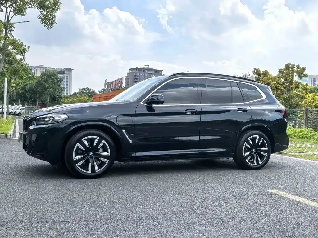 BMW iX3 — фото 4
