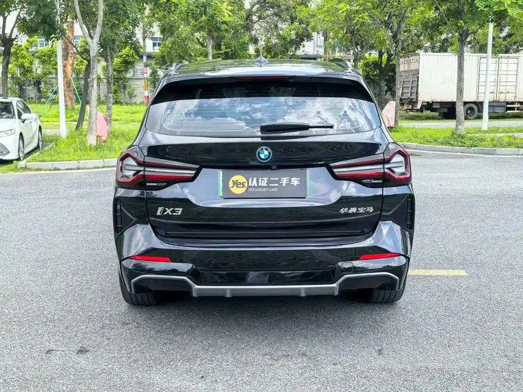 BMW iX3 — фото 9