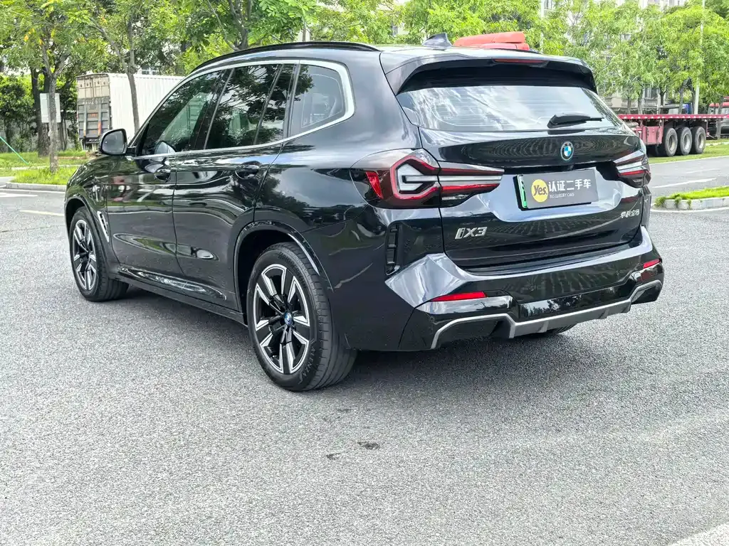 BMW iX3 — фото 10