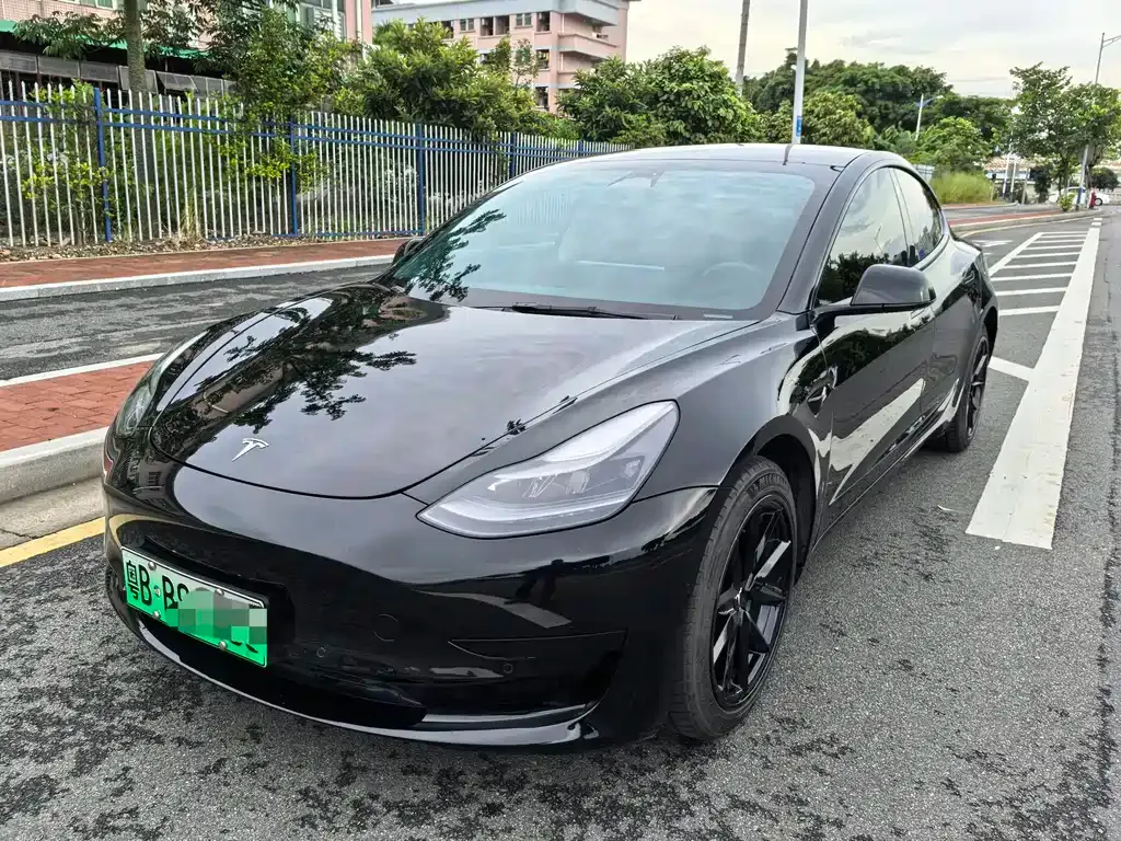 Tesla Model 3 — фото 1
