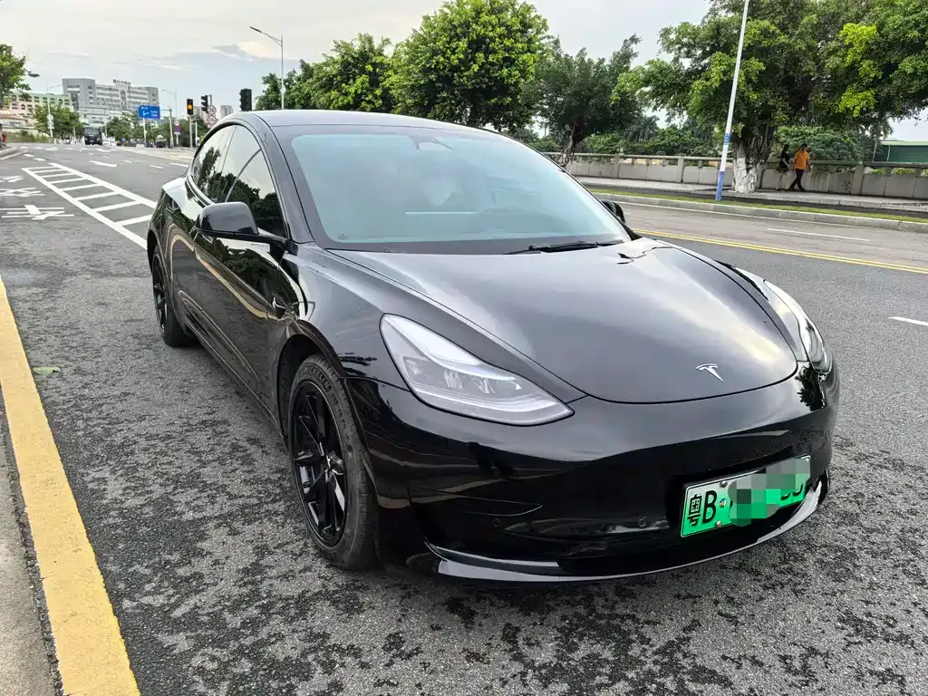Tesla Model 3 — фото 8
