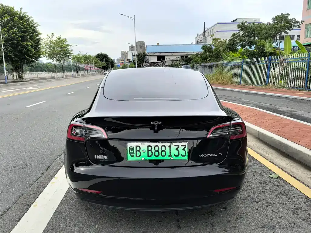Tesla Model 3 — фото 4
