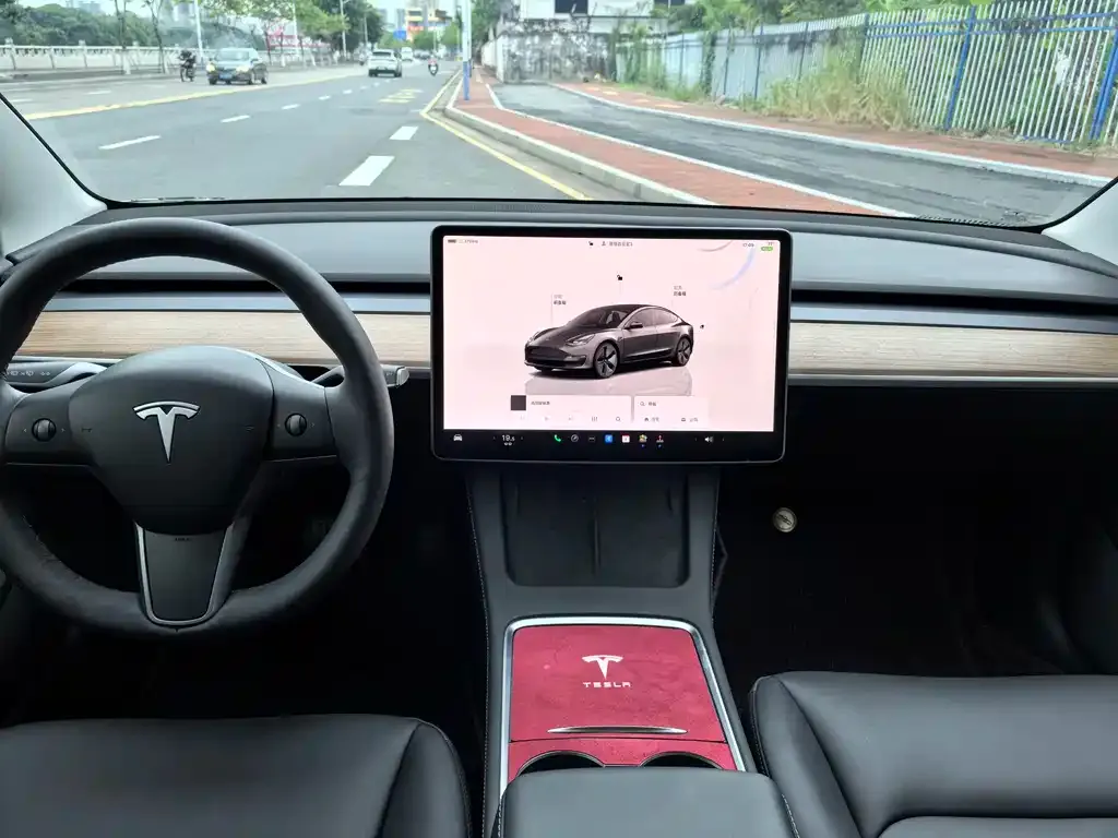 Tesla Model 3 — фото 3