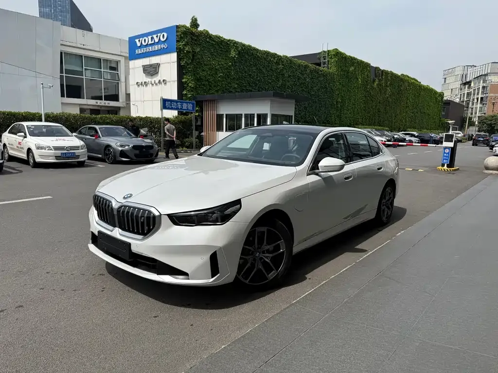 BMW i5