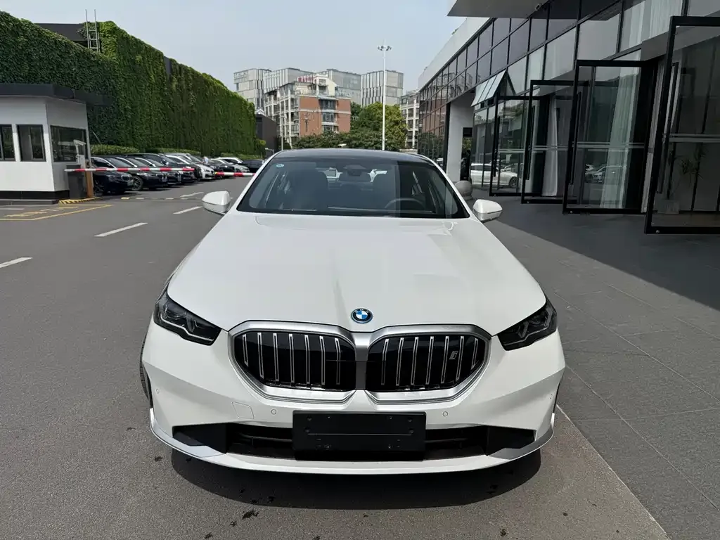 BMW i5 2025 из CN, фото 4